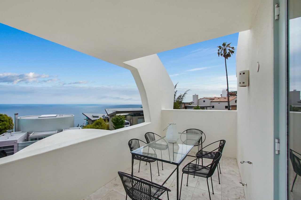 3885 RAMBLA ORIENTA