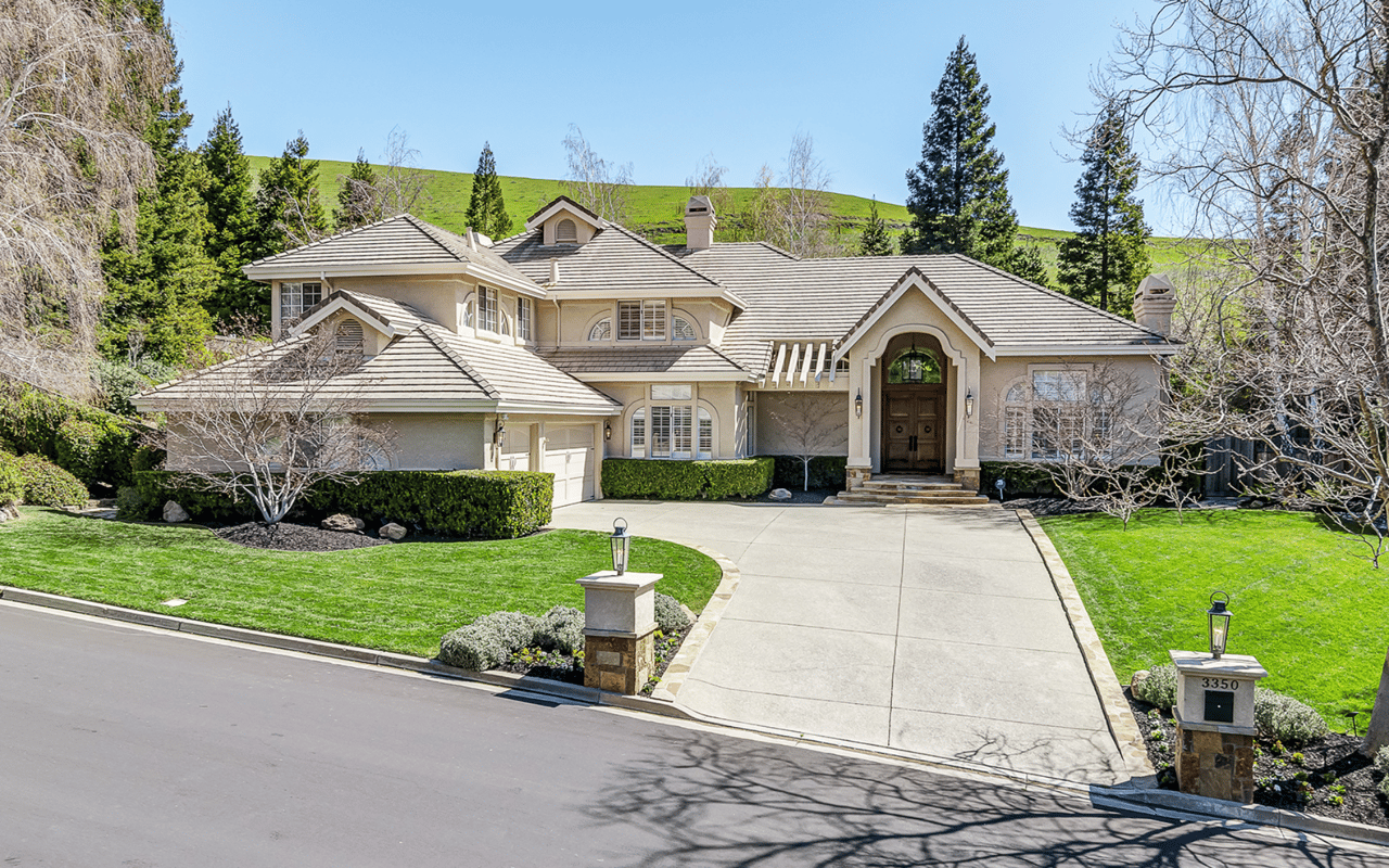 New This Week! 3350 Deer Hollow Dr.