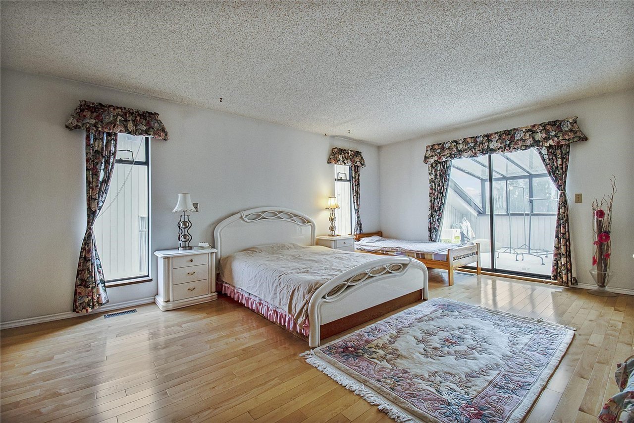 2920 Camrose Dr