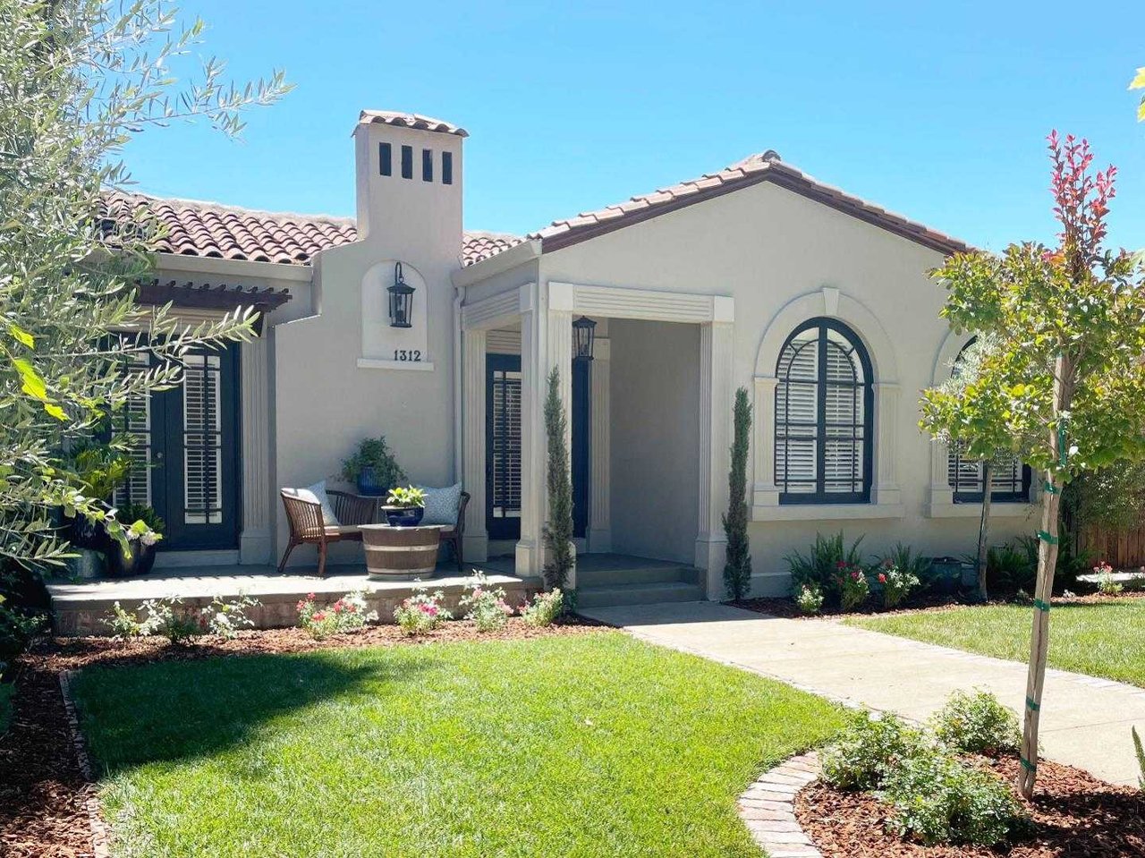 1312 Mariposa AVE