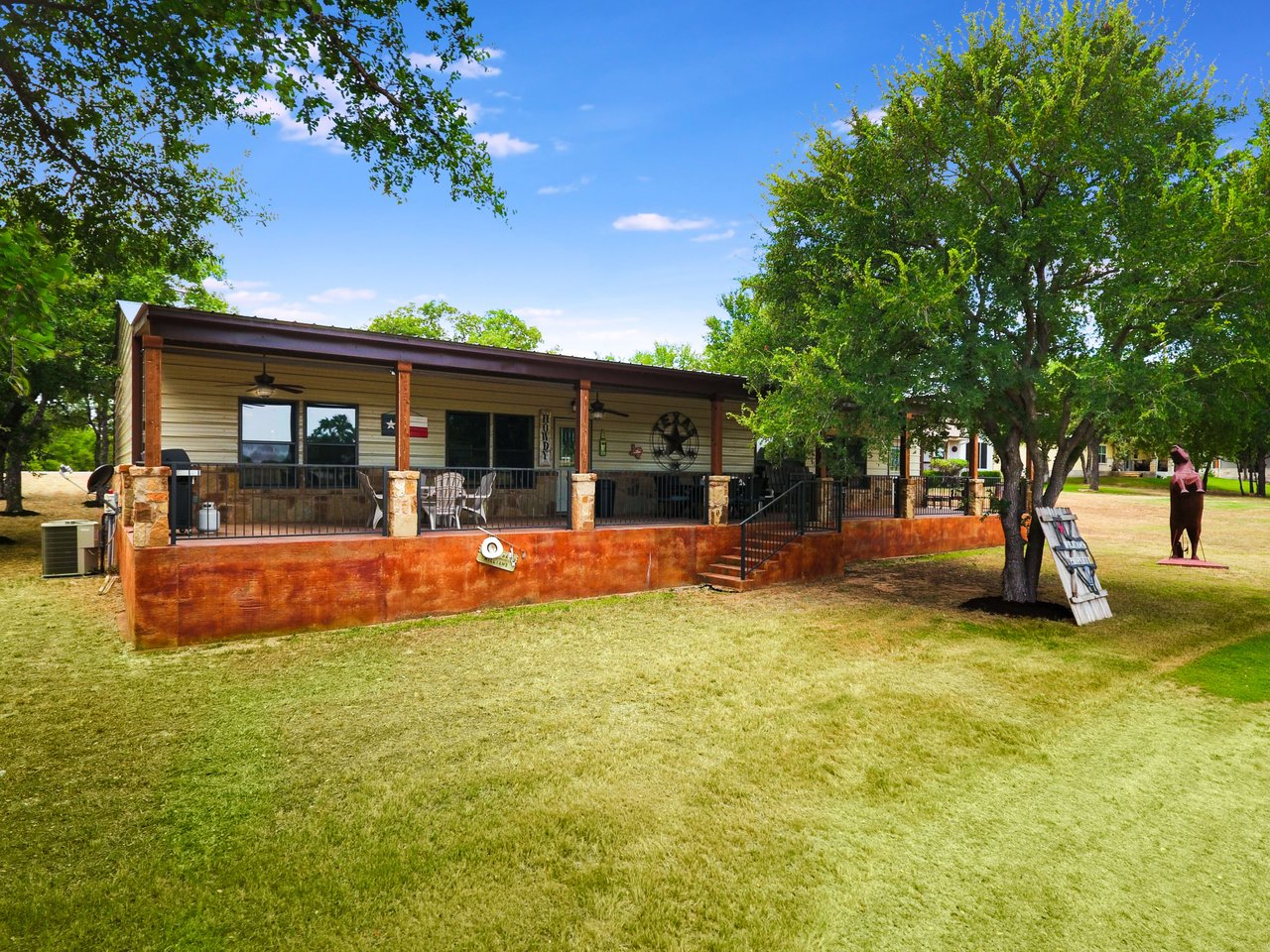 1138 Skyline Dr