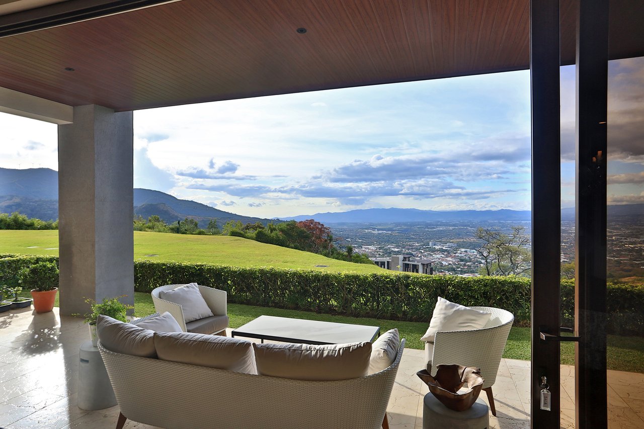 Designer Garden Level Condo, Santa Ana, San Jose