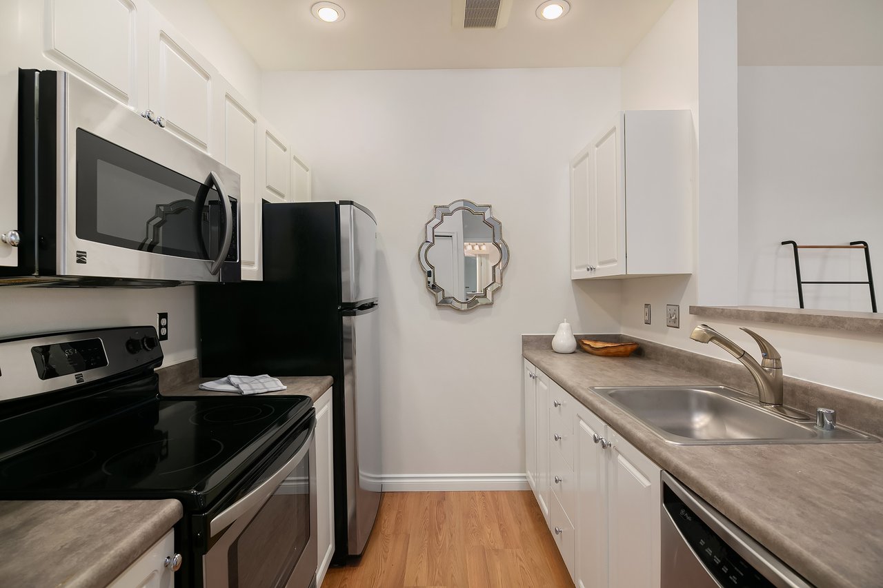 #438 2415 2nd Ave