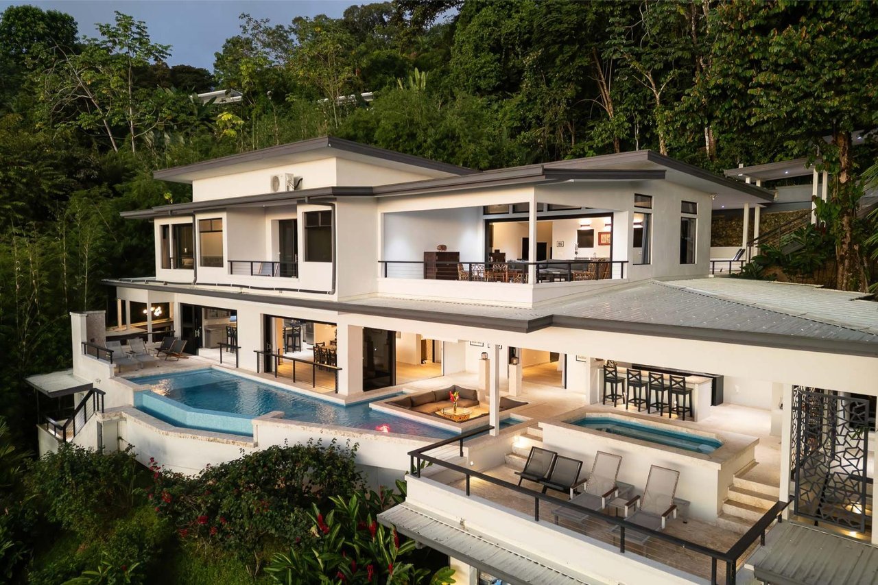 Hilltop Villa with Infinity Pool, Uvita, Puntarenas