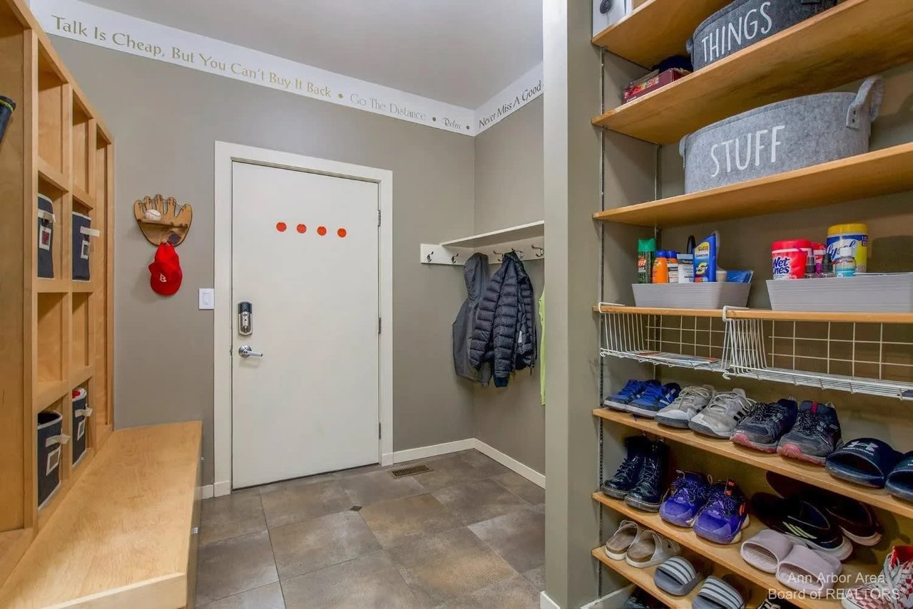 2566 Thornapple Drive, Ann Arbor, MI 48103
