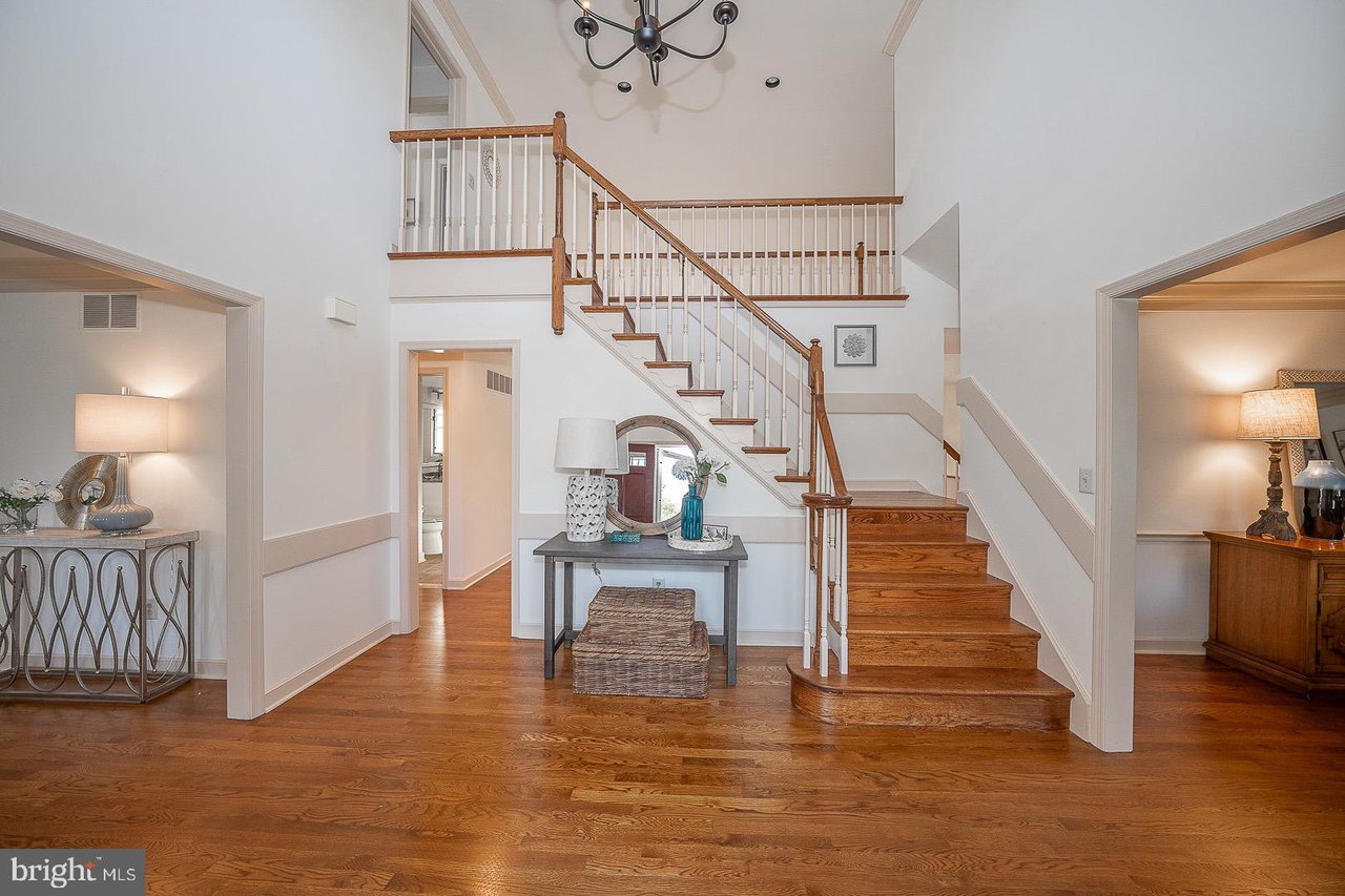 25 Autumn Hill Ln