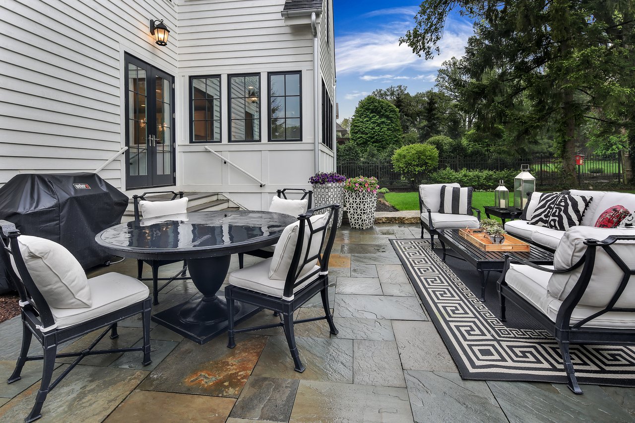 Impeccable Craftsmanship In This Sophisticated Modern Home