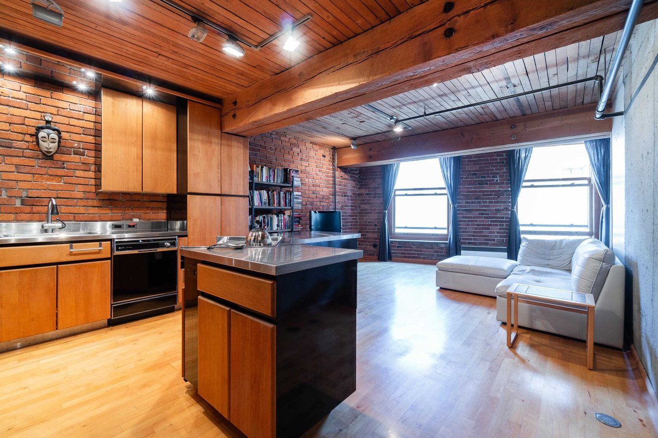 304-41 Alexander St