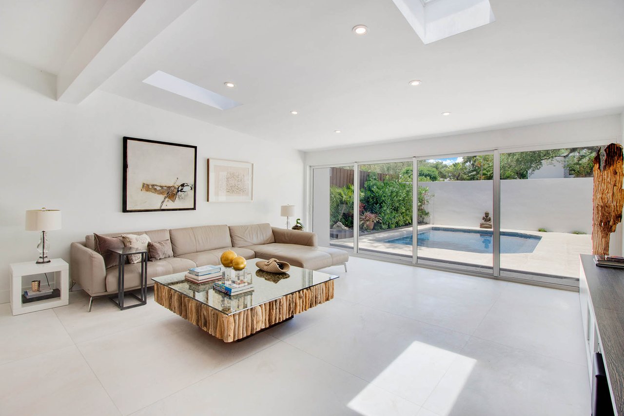 3220 Calusa Street