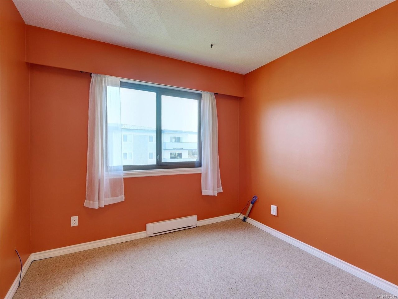 302-929 Esquimalt Rd, Esquimalt