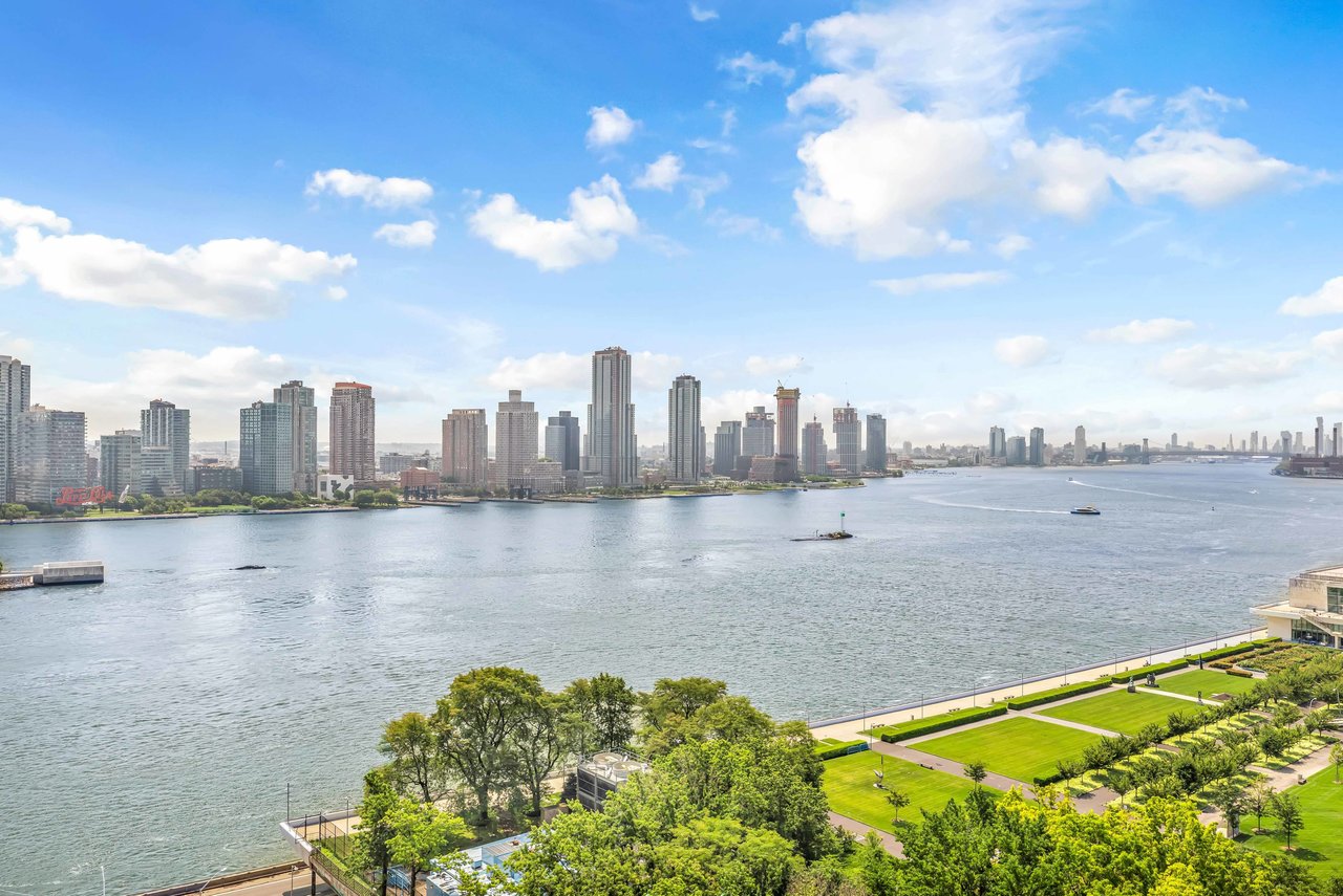 860 United Nations Plaza, 18A