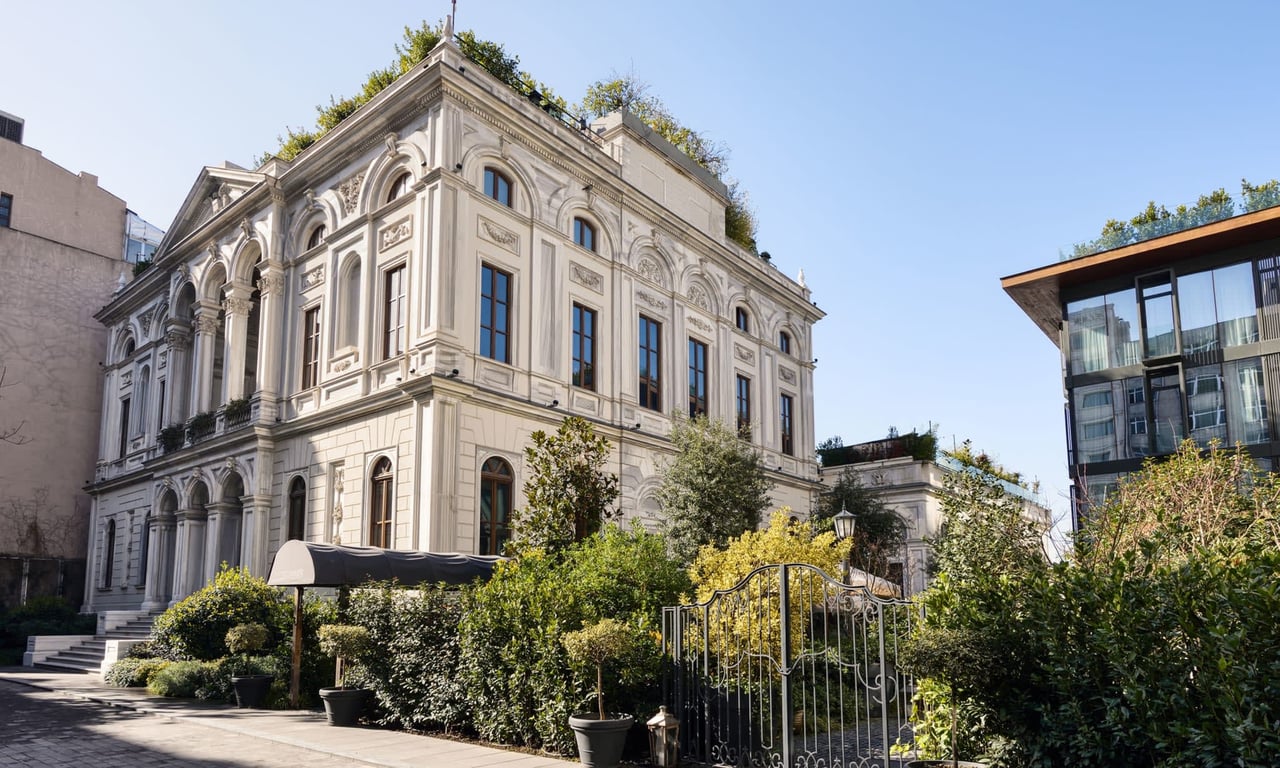THE BEST LUXURY SPOTS TO VISIT THIS SUMMER