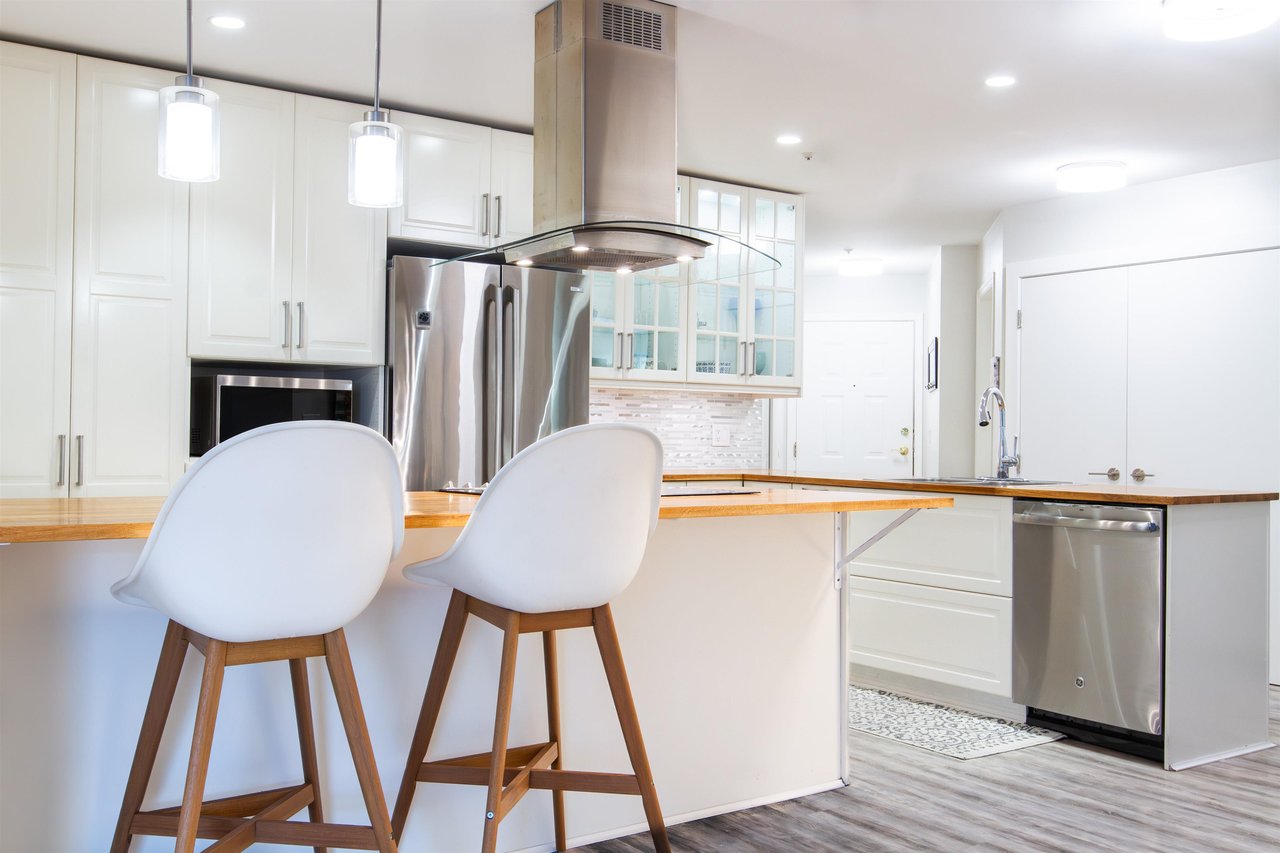 E103-40180 Willow Cres
