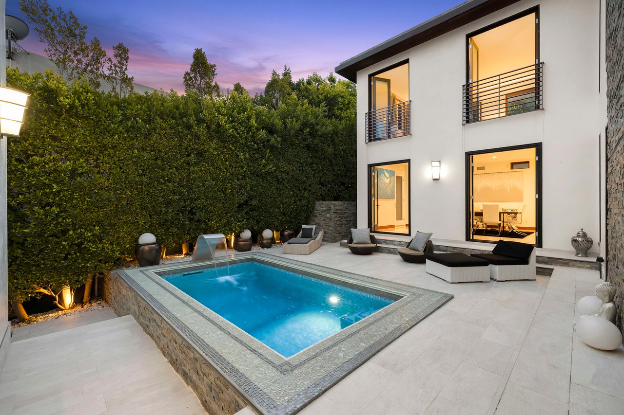 2437 Apollo Dr, Hollywood Hills