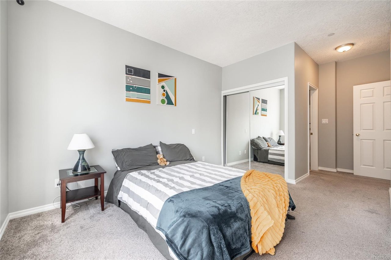 303-2823 Jacklin Rd