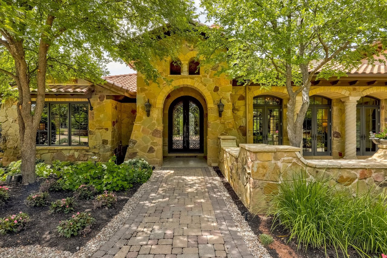 7728 Escala Dr