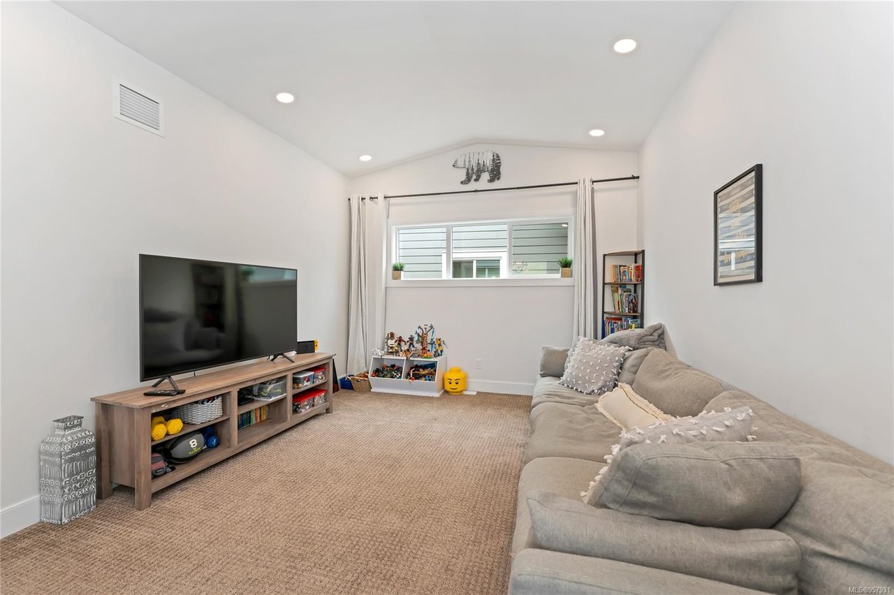 3359 Curlew St