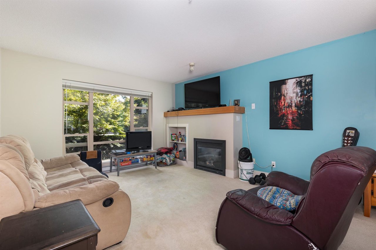 1214 Village Green Wy