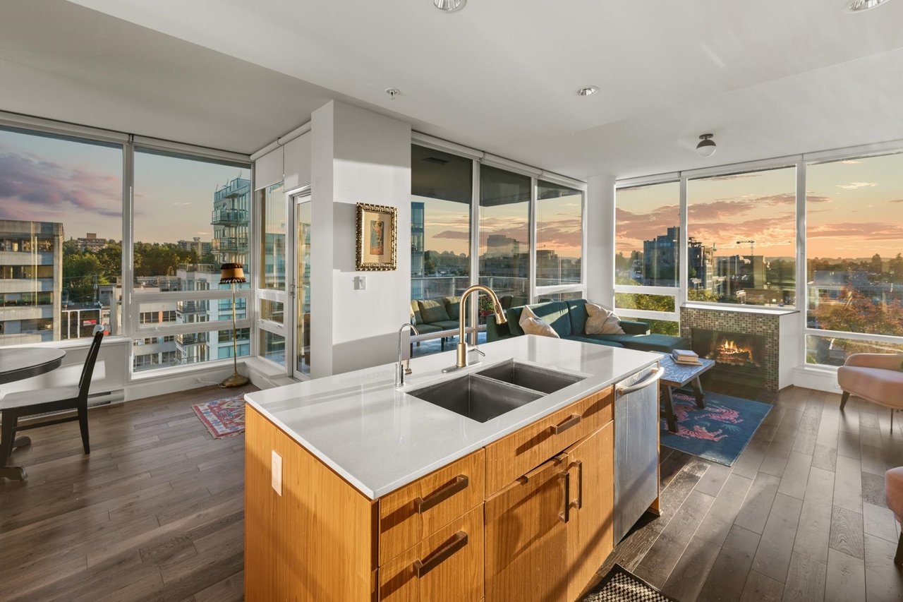 902-1675 W 8th Ave