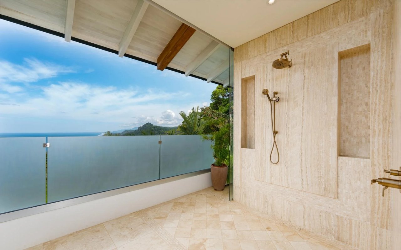Contemporary Coastal Infinity Villa, Dominical, Puntarenas