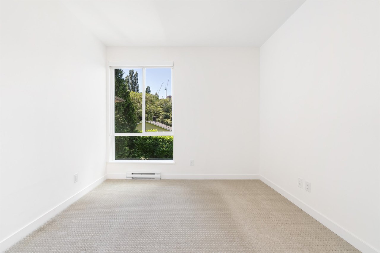 303-5460 Broadway Wy