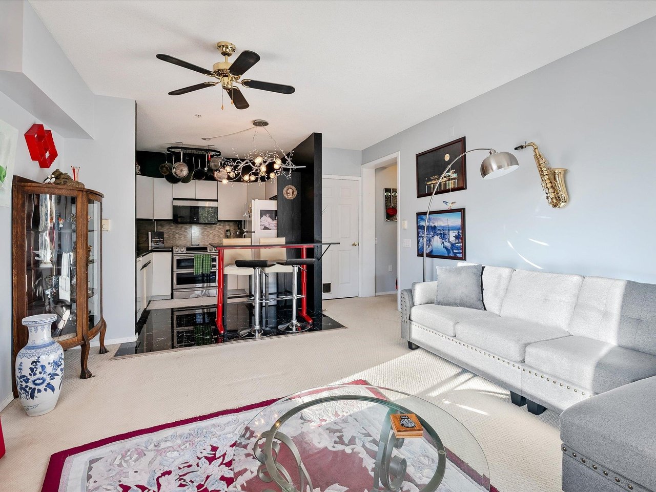 203-1203 Pemberton Ave