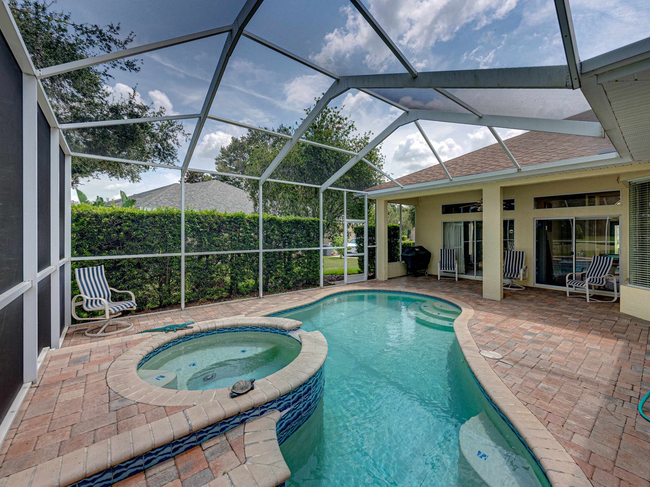 12427 FOREST HIGHLANDS DR