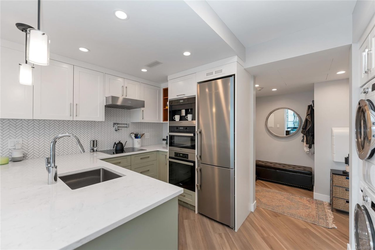 803-930 Yates St, Victoria