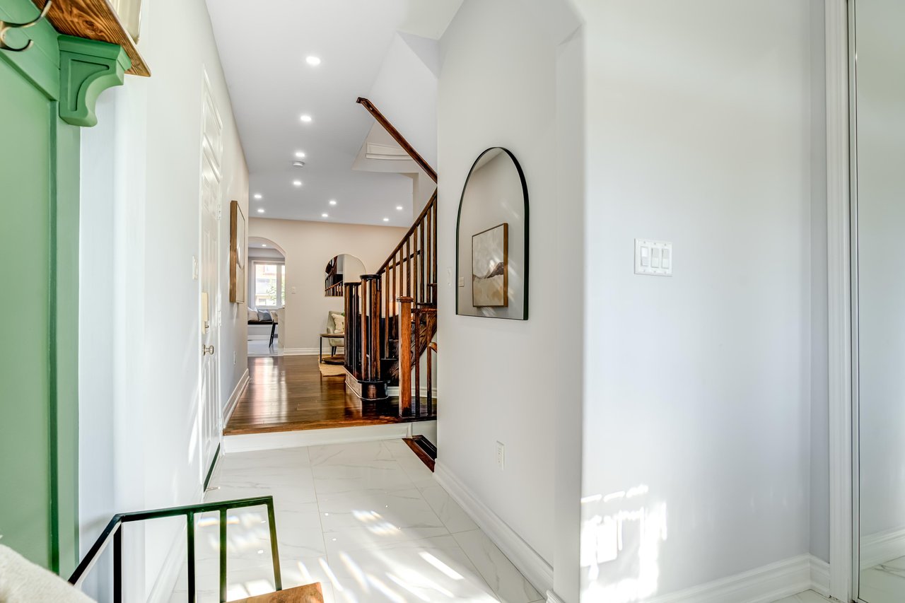 101 Fernglen Crescent