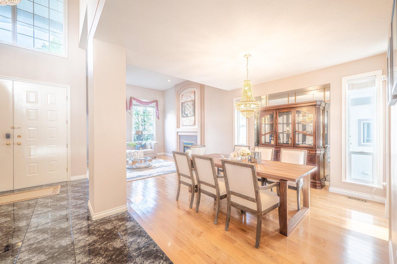 2588 Diamond Cres
