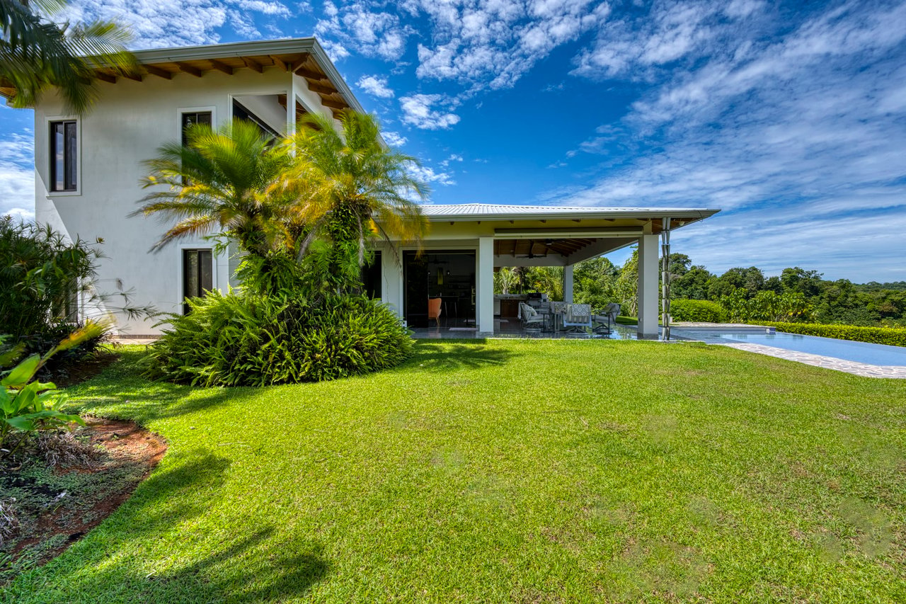 ELEGANT OJOCHAL LUXURY HOME IN PHASE 11 WITH OCEAN AND MOUNTAIN VIEWS