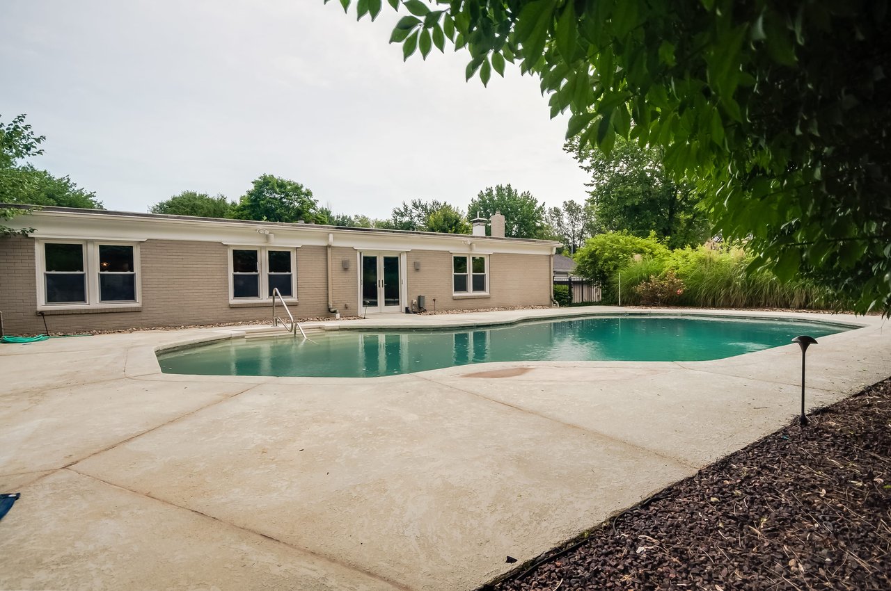 Sophisticated Ladue Ranch With Pool and Carriage House