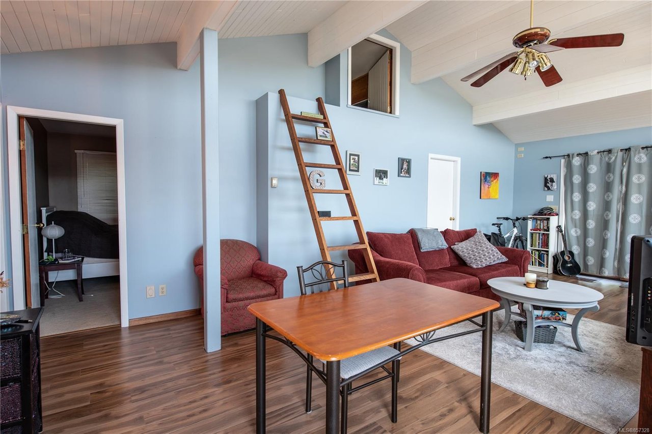 7081 Central Saanich Rd