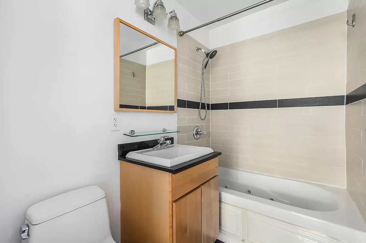2155 Daly Ave, #4A