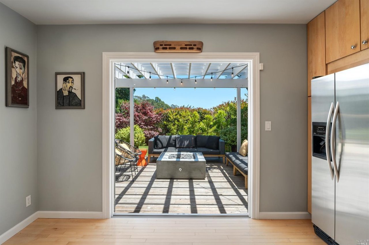 2 Cedarwood Ln