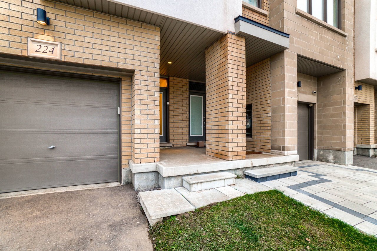 224 Squire Cres