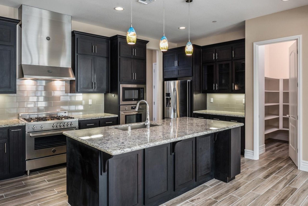 18607 McClellan Cir