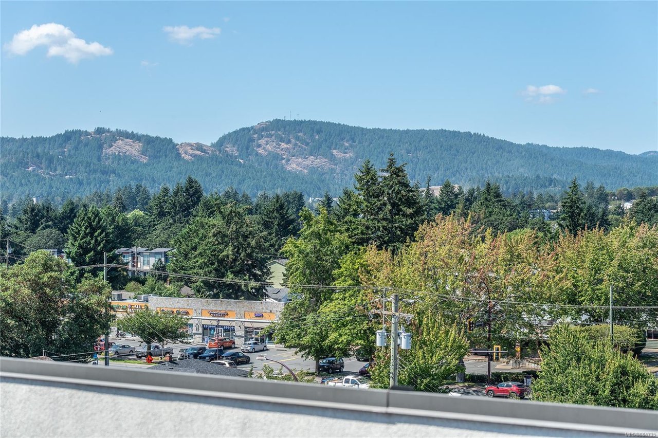411-866 Goldstream Ave