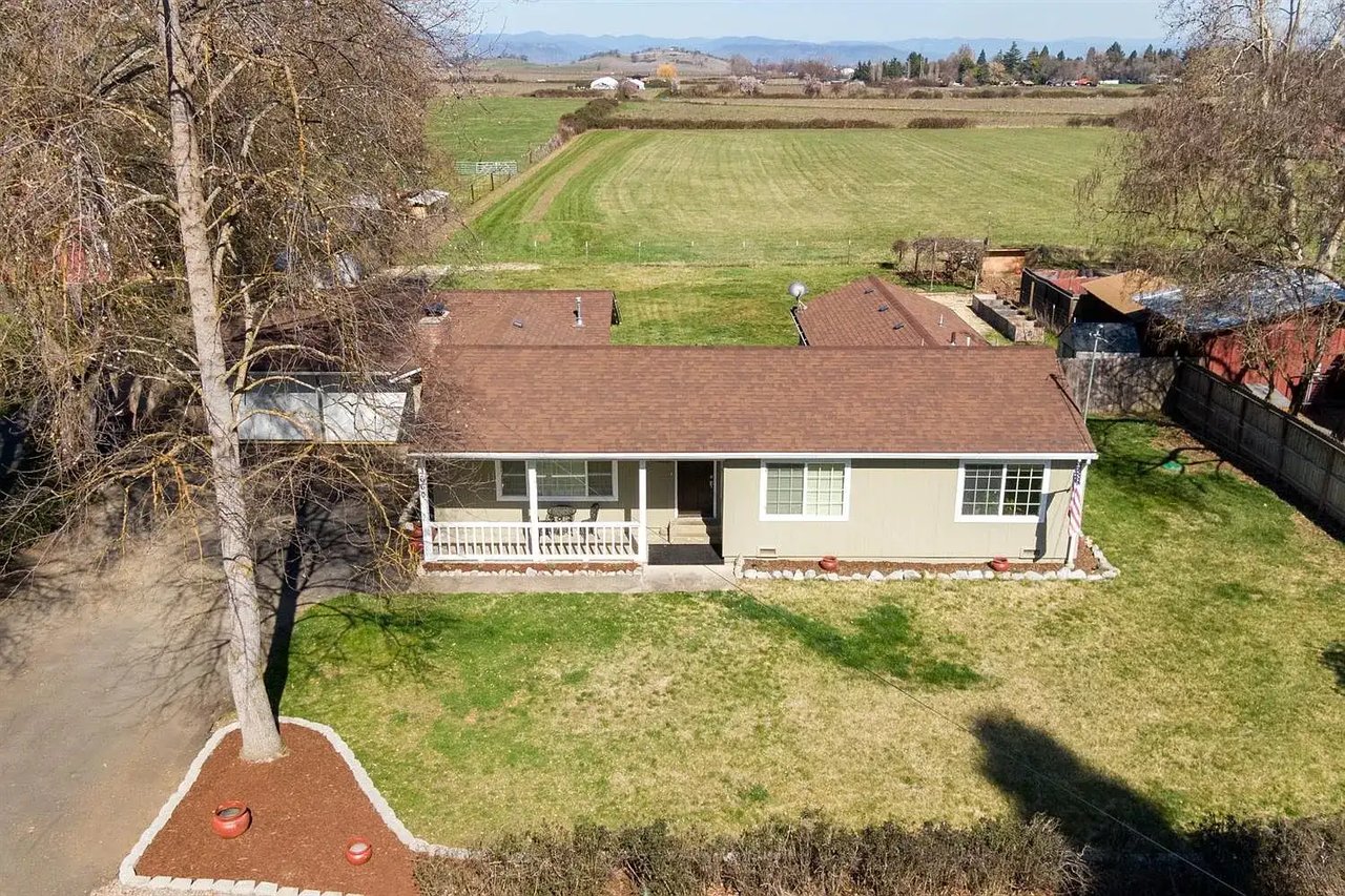 3660 Madrona Ln, Medford, OR 97501
