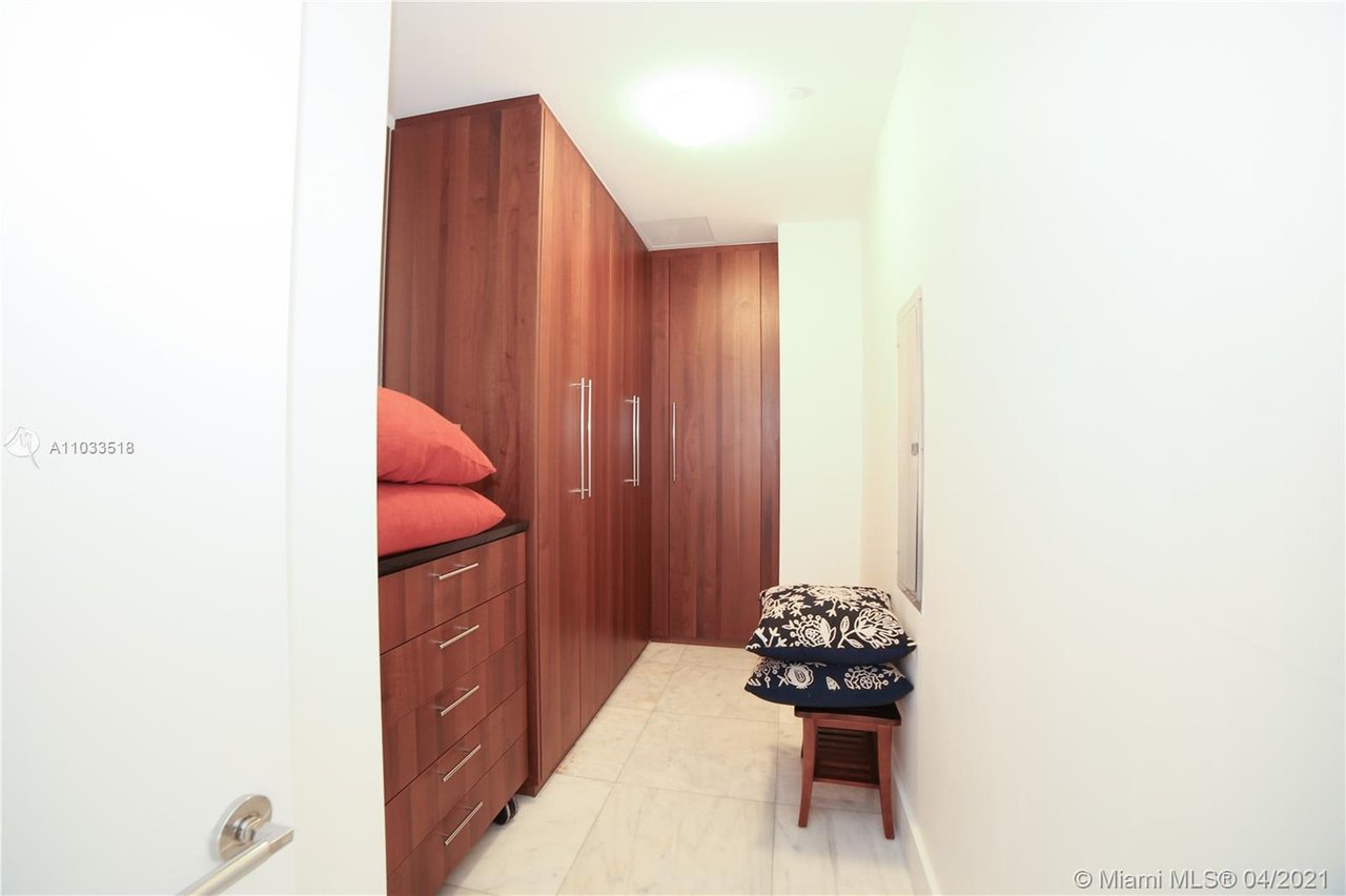 9705 Collins Ave, 1204N