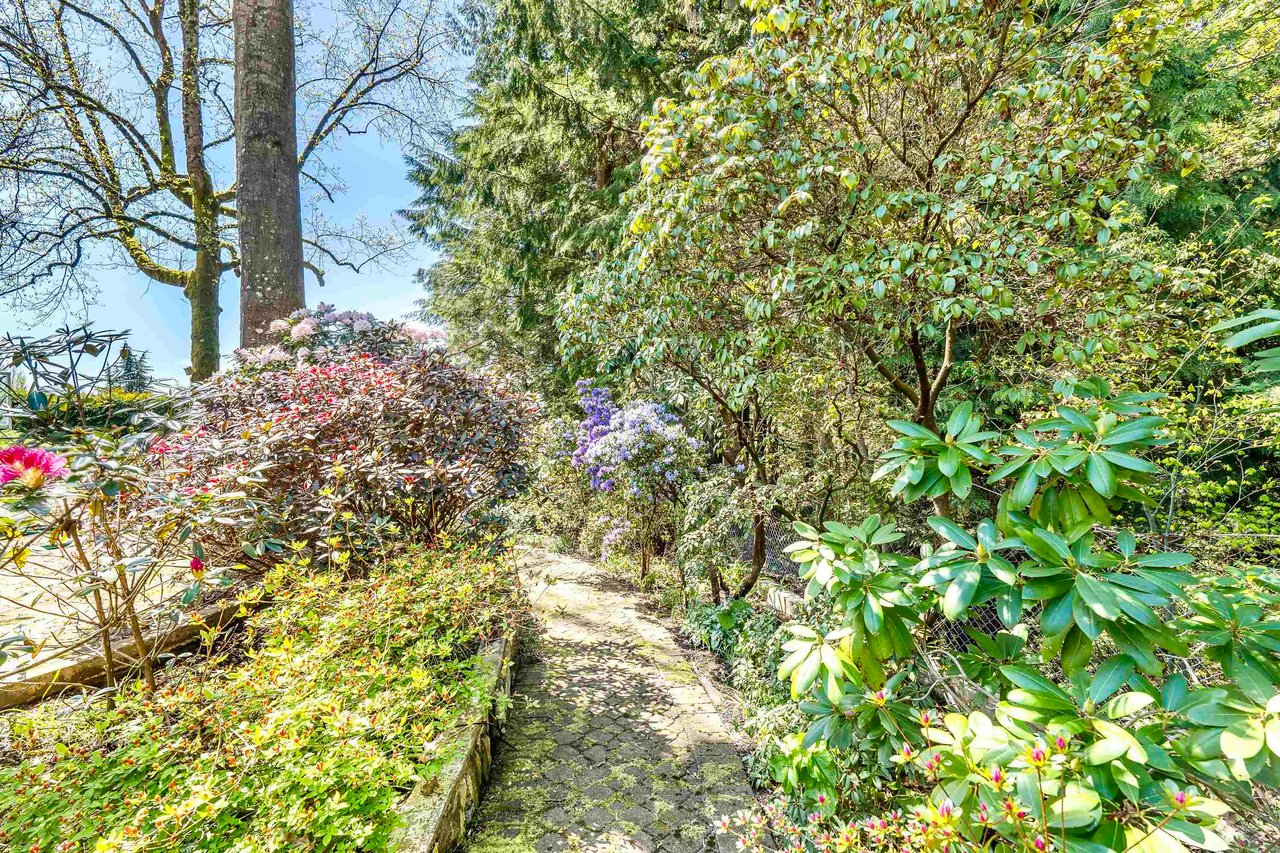 580 Granada Cres