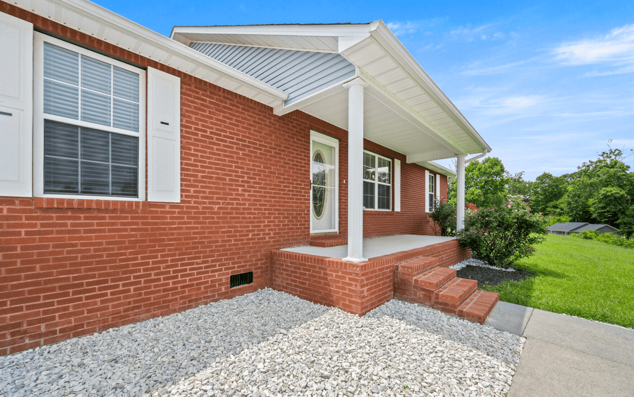 910 Red Oak Lane