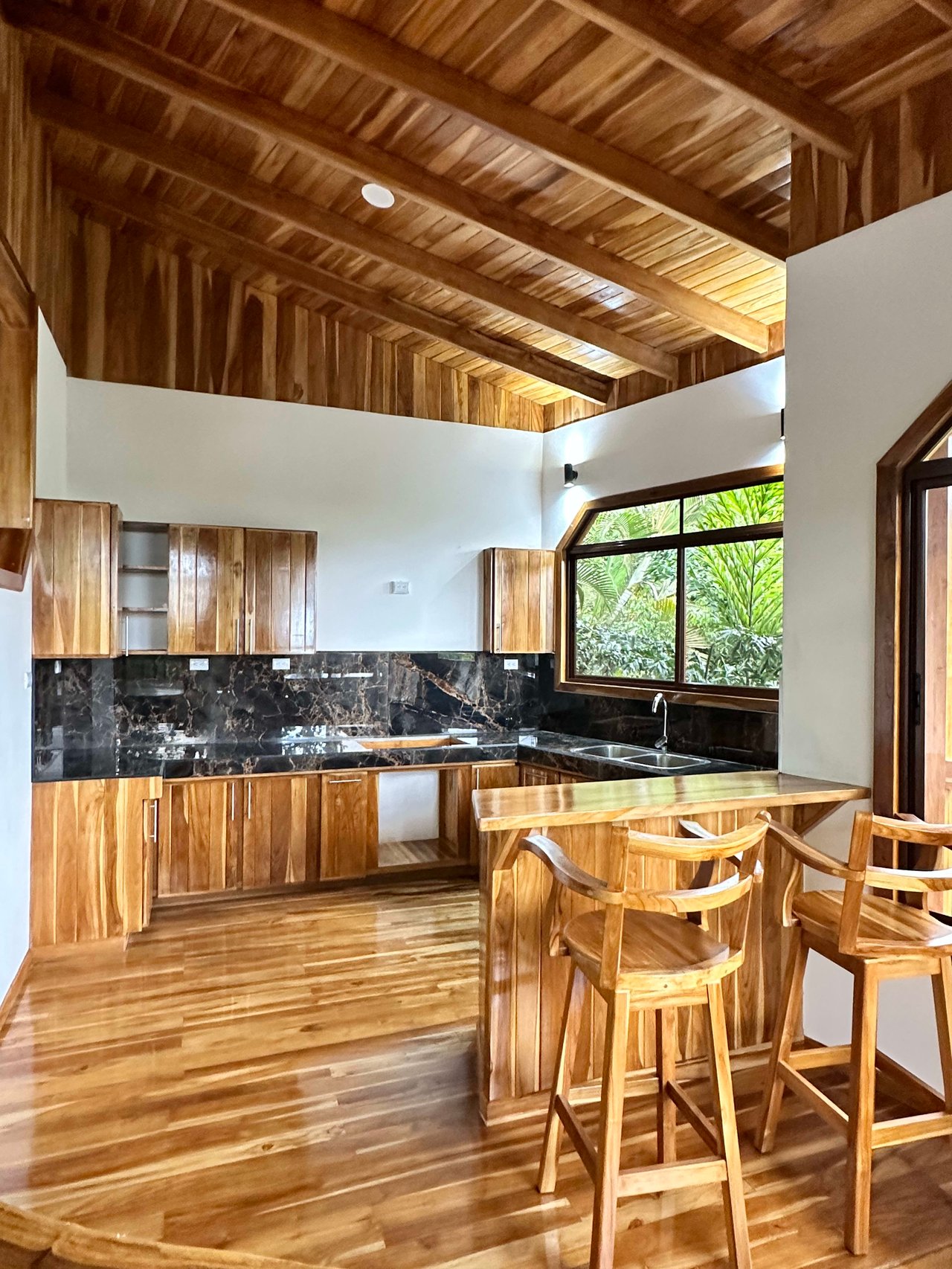 Discover the Charm of an Exotic Home in Las Tumbas, Costa Rica