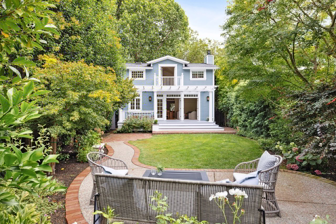 10 Raymond Avenue