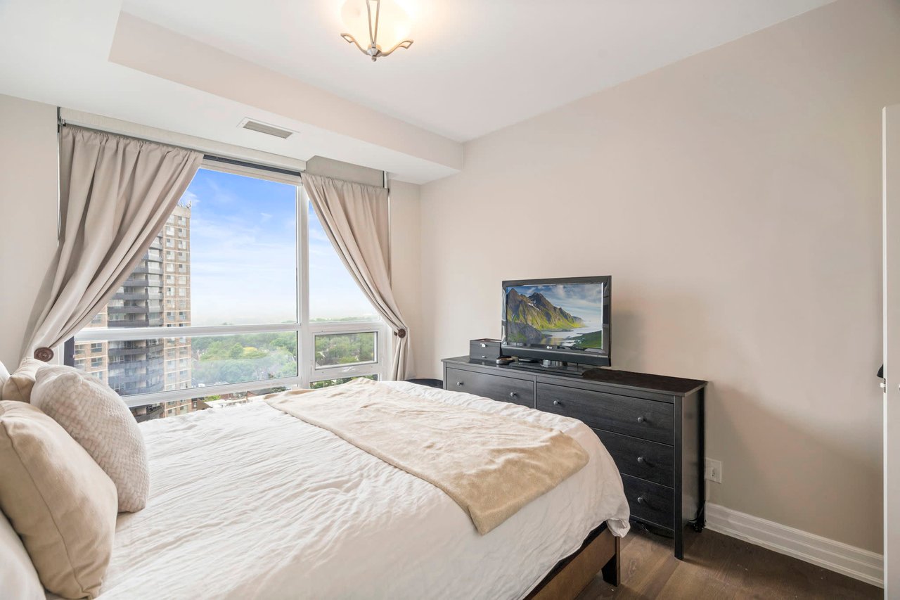 SOLD: Corner Suite At The Desirable 500 St. Clair