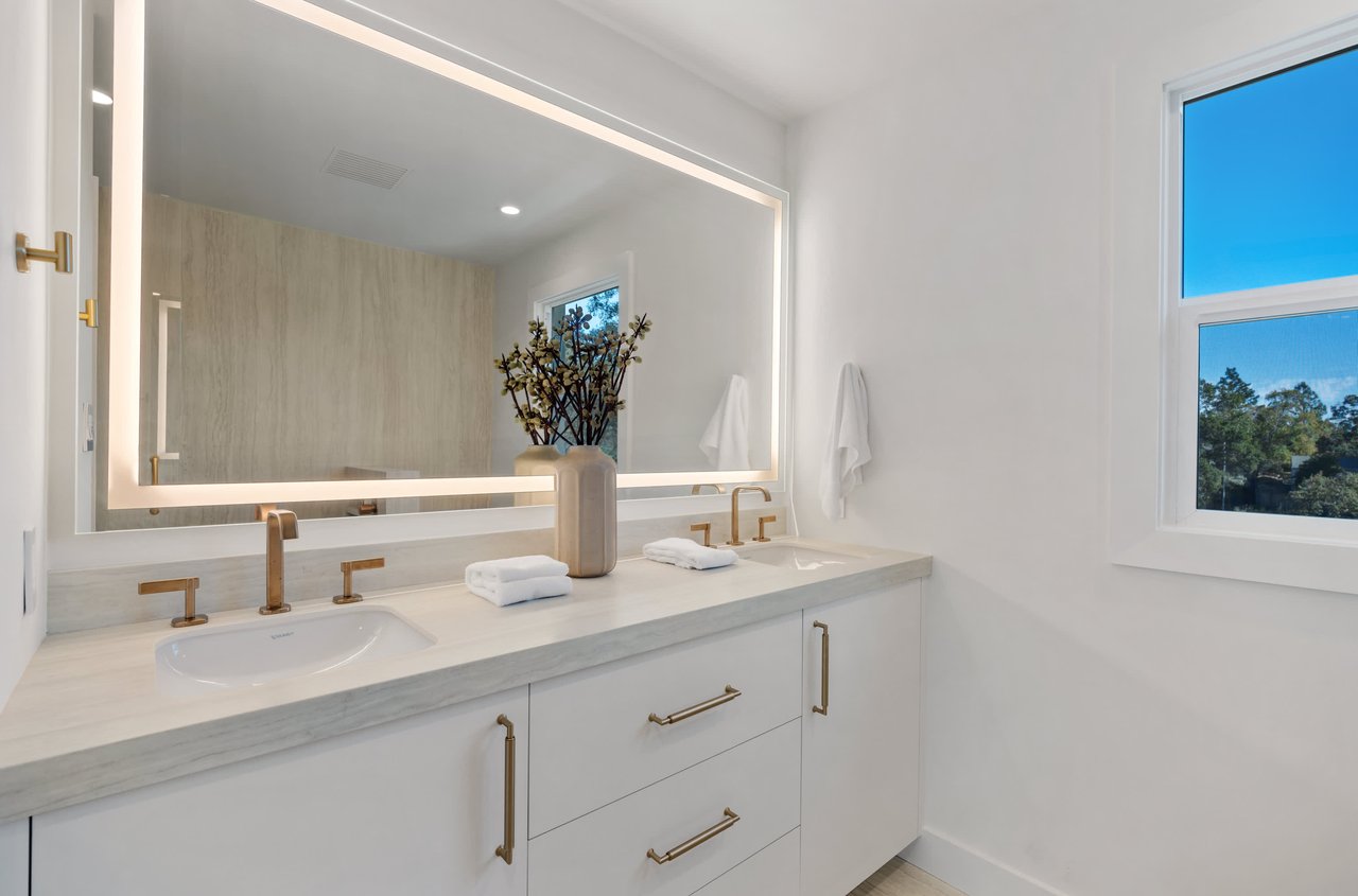 Exceptional Contemporary Renovation