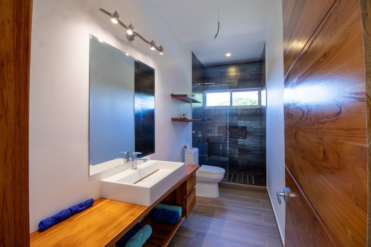 Coastal Ocean View Townhouse, Dominical, Puntarenas