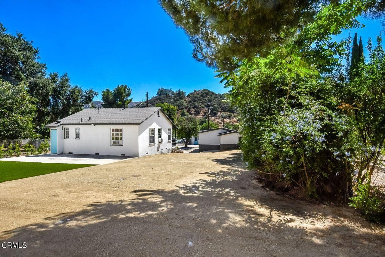 9730 1/2 Tujunga Canyon Blvd