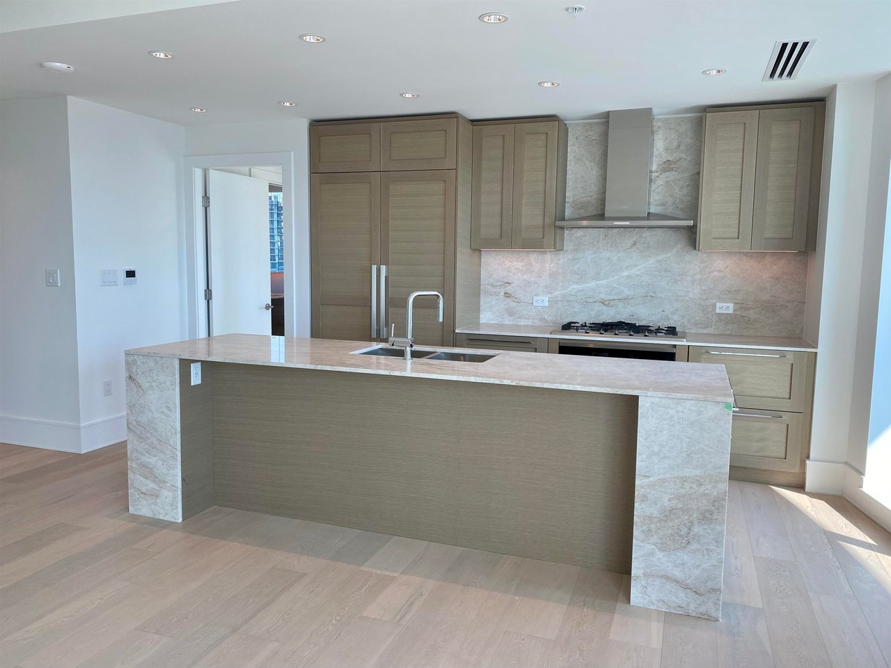 1102-1501 Foster St