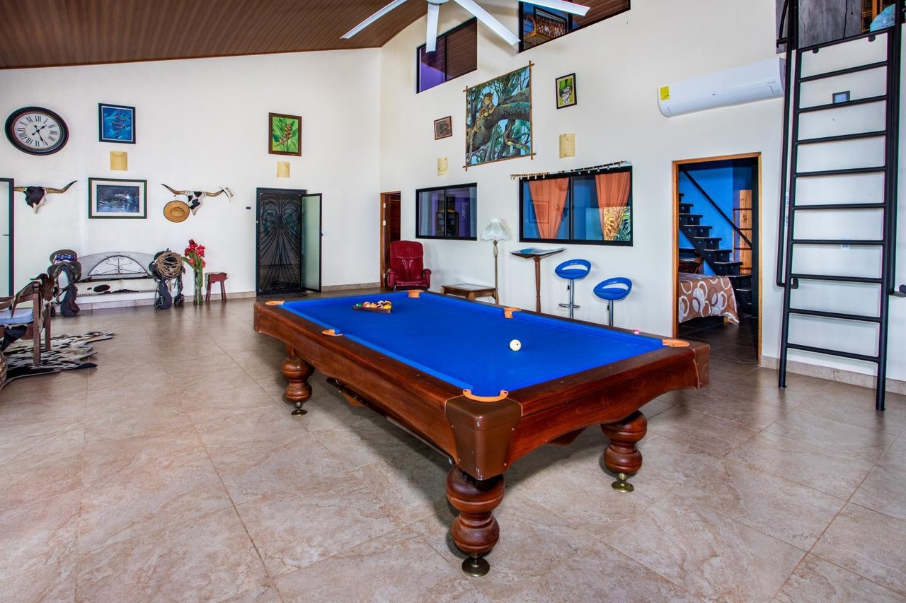 Incredible 7,000 Ft2 Ocean View Home With 200 Acre Reserve!